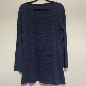 Lightweight long sleeve sweater. No label, size large.